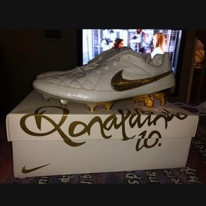 Nike tiempo legend v white & gold Ronaldinho Special Edition